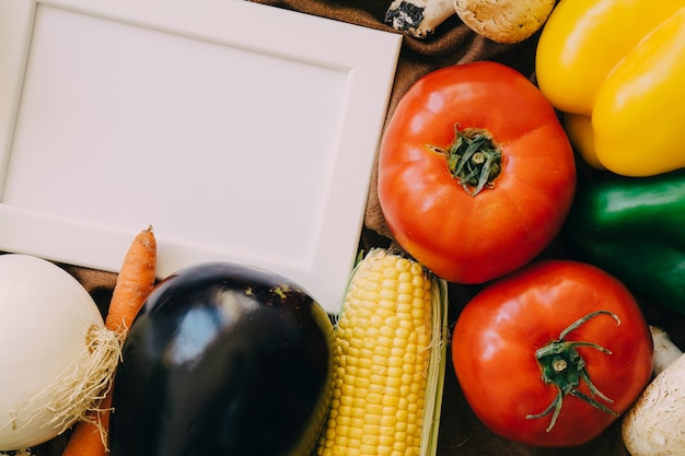 Foto gratuita marco con verduras frescas