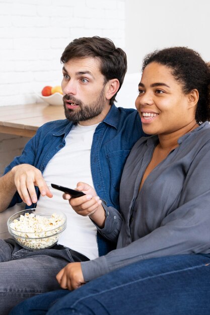 Marido y mujer pasan tiempo de calidad juntos