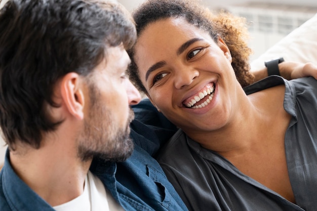 Marido y mujer pasan tiempo de calidad juntos