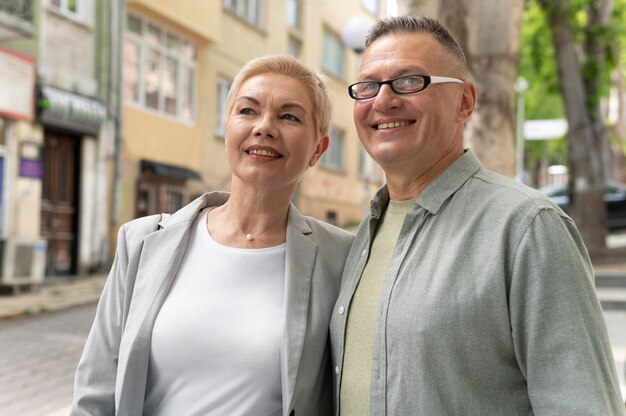 Marido y mujer teniendo una cita agradable