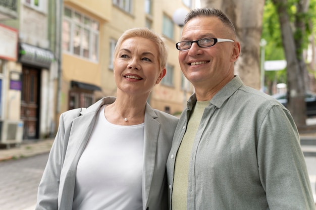 Marido y mujer teniendo una cita agradable