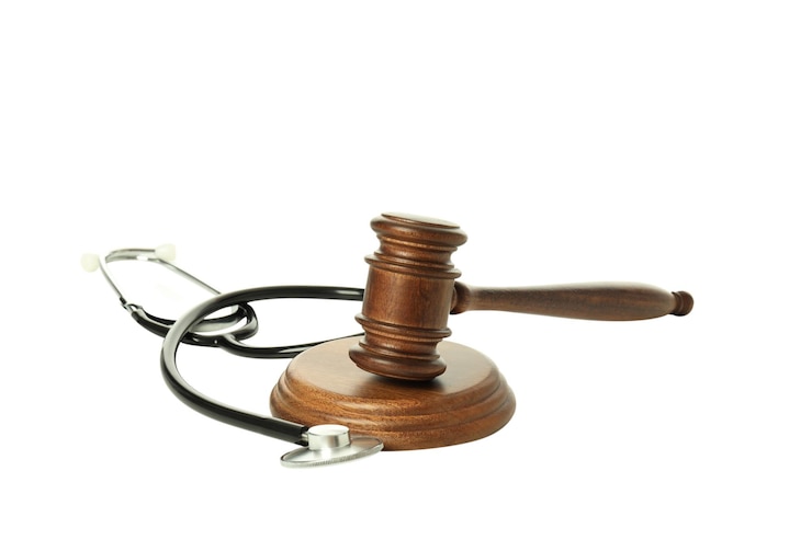 Foto gratuito martillo de justicia de png y estetoscopio aislado sobre fondo blanco