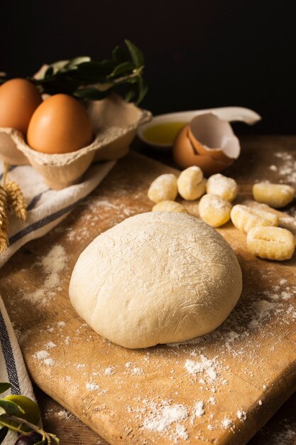 Masa de alto ángulo en tabla de cortar