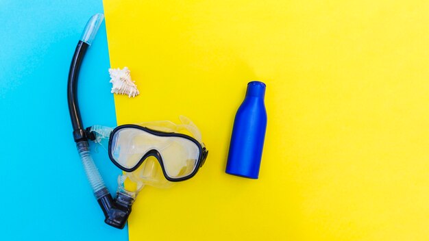 Máscara y botella de snorkel