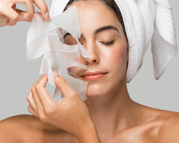 Foto gratuita mascarilla de belleza facial autocuidado en casa.