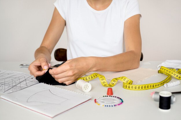 Mascarilla de coser mujer con hilo