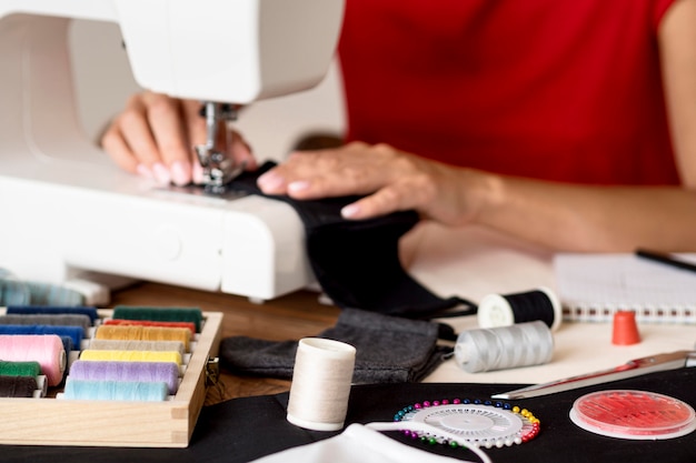 Mascarilla de coser mujer con hilo