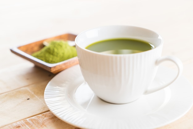 Foto gratuita matcha caliente