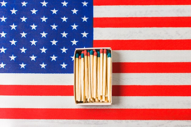 Matchstick rojo y azul en la bandera de Estados Unidos