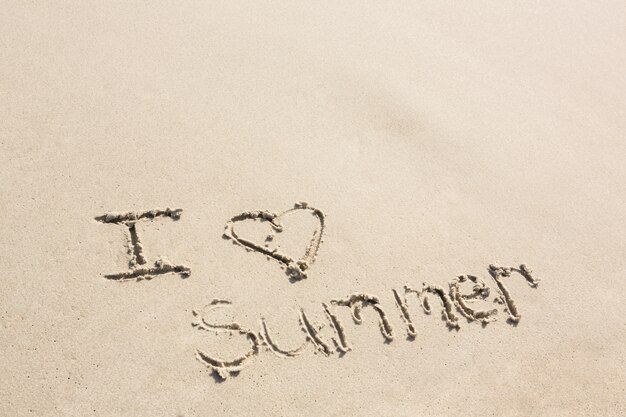 Me encanta el verano escrito en la arena