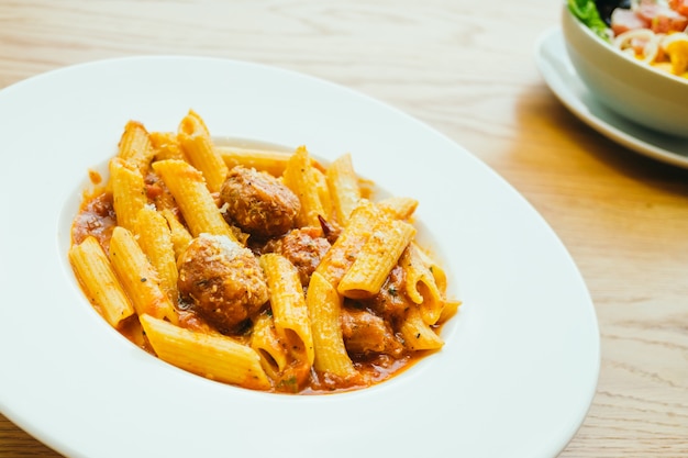 Meatball pasta con salsa