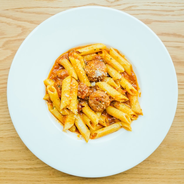 Meatball pasta con salsa