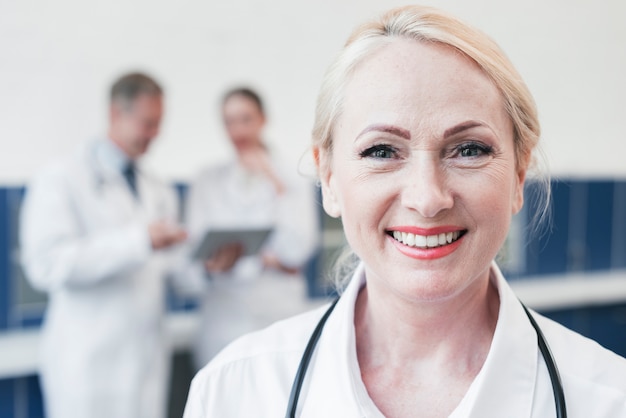 Médico de familia en la consulta