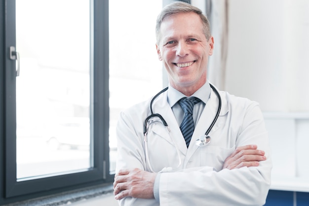 Médico de familia en la consulta