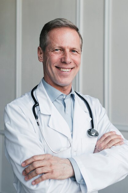 Médico de familia en la consulta