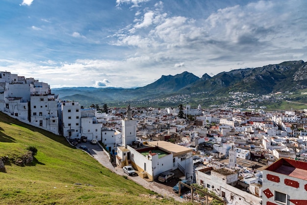 La medina de tetuán en marruecos una vista de la medina desde lo alto de la colina | Foto Premium