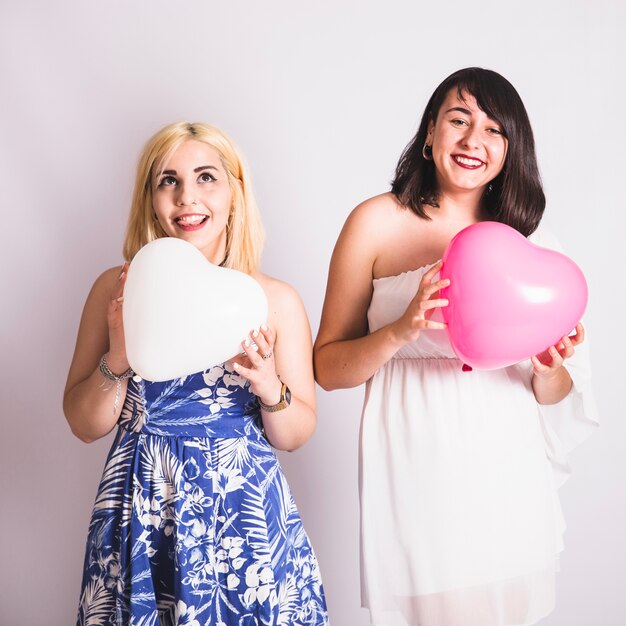 Mejores amigas, globos y corazones