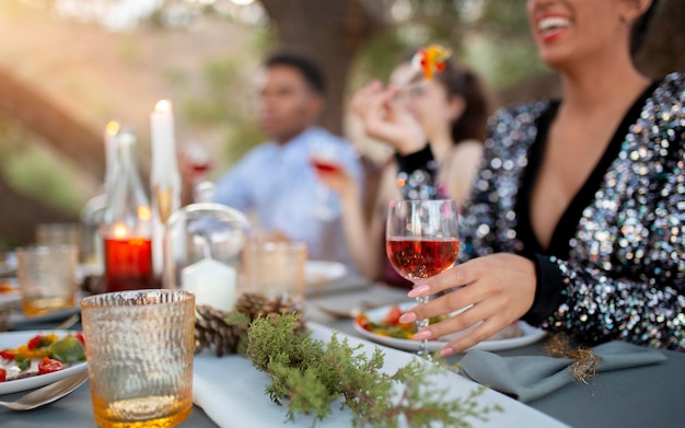 Mejores amigos celebrando el año nuevo que viene