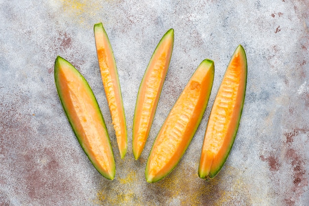 Melón cantalupo orgánico fresco.