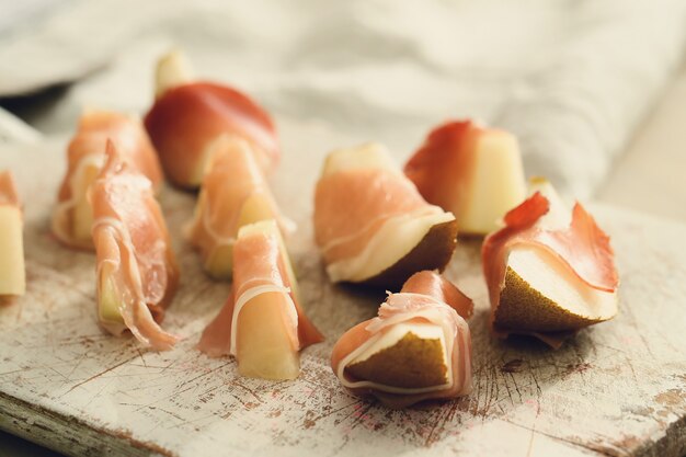 Melón con jamón serrano. Tapas tradicionales españolas