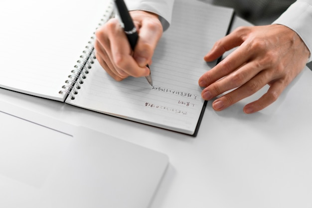 Mensaje de escritura a mano de primer plano