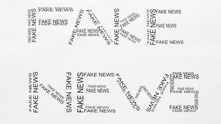 Foto gratuito mensaje de noticias falsas de vista superior