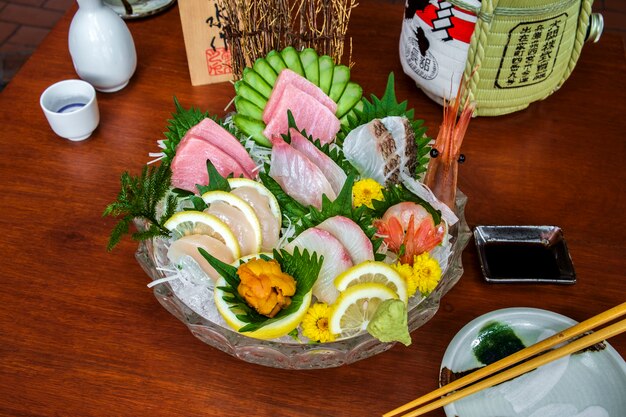 menú de pescado crudo de sashimi