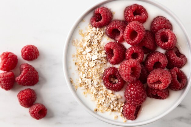 Merienda de frambuesas y muesli