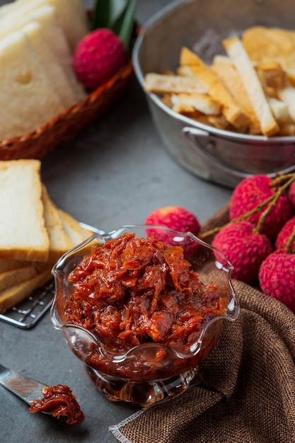 Foto gratuita mermelada de fruta de lichi postre delicioso para el desayuno, comida tailandesa.