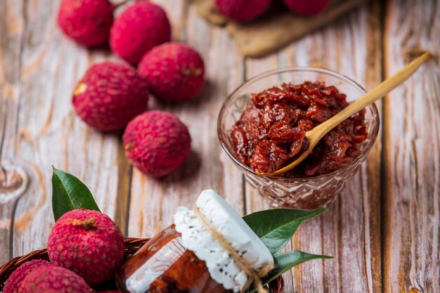 Mermelada de fruta de lichi Postre delicioso para el desayuno, comida tailandesa.