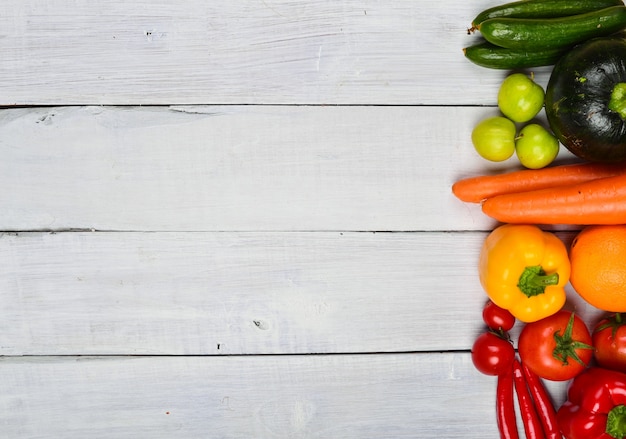 Foto gratuita mesa con algunas verduras