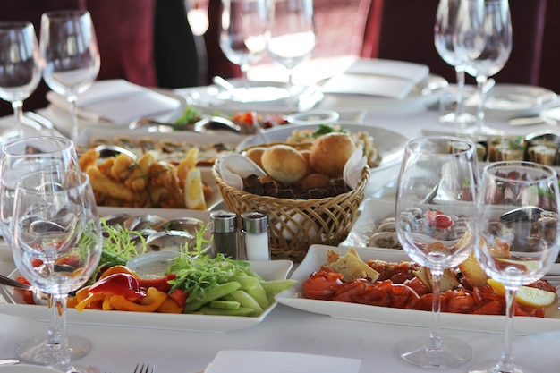 Mesa de banquete en restaurante