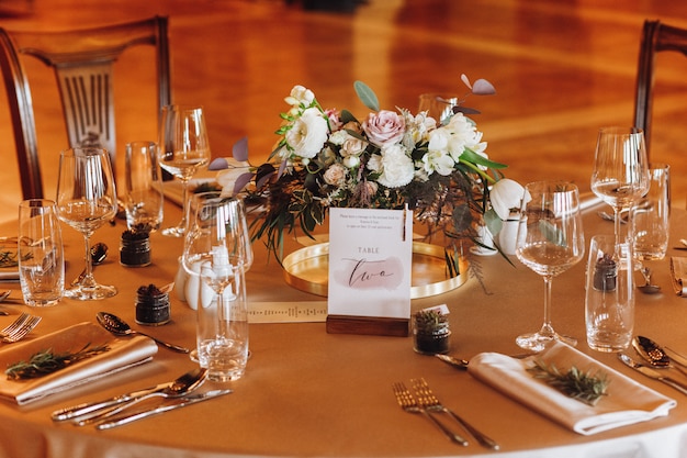 mesa de boda de recién casados