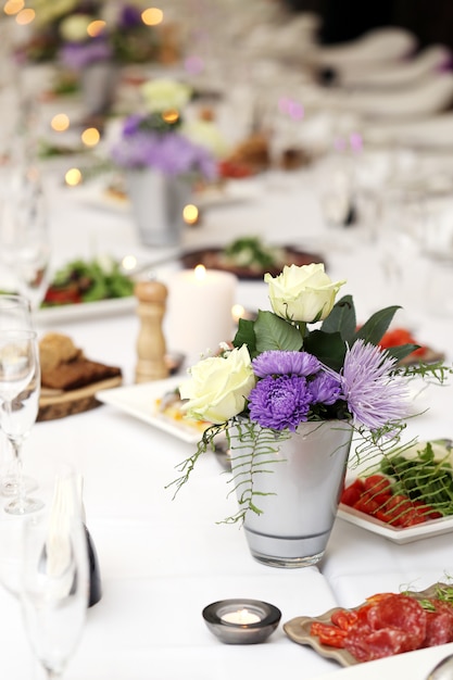 Mesa de comedor en una celebración