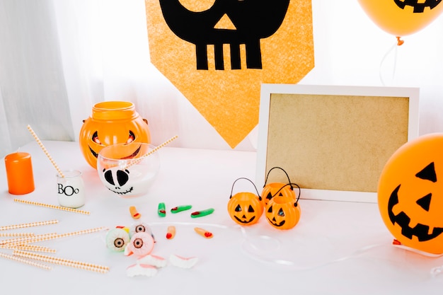 Mesa con decoraciones de Halloween