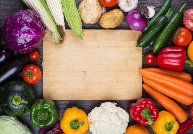 Mesa llena de verduras