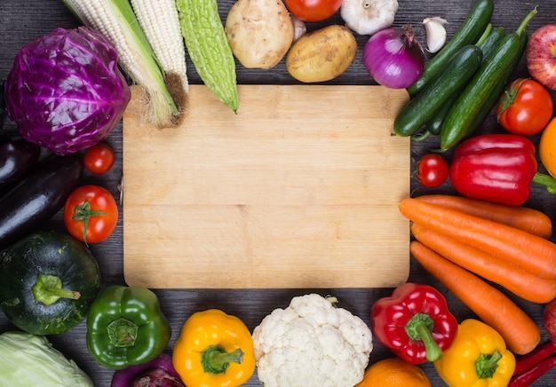 Mesa llena de verduras