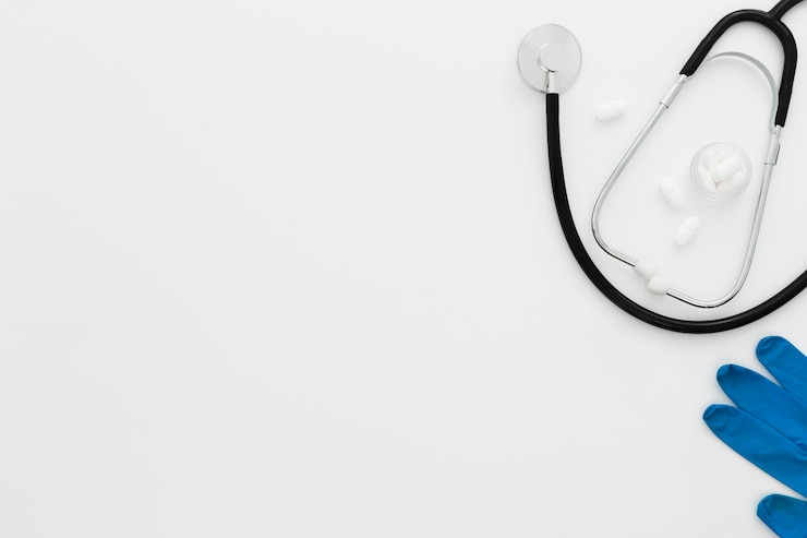 Foto gratuito mesa médica con estetoscopio