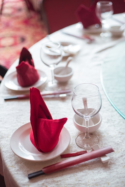 Mesa preparada para almorzar