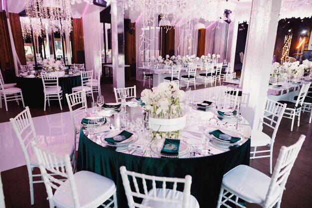 Mesas decoradas para boda en restaurante