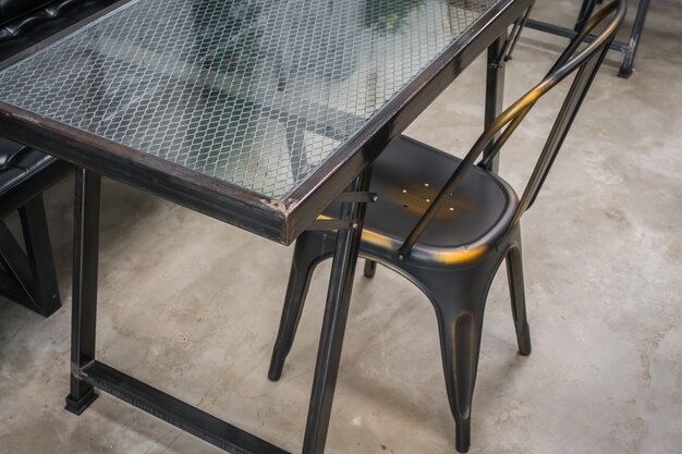 Foto gratuita mesas y sillas en restaurante.