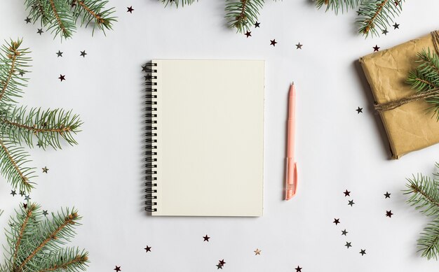 Metas planes sueños hacer lista de tareas para año nuevo 2018 navidad concepto escrito