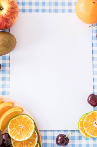 Foto gratuita mezcla de fruta en rodajas