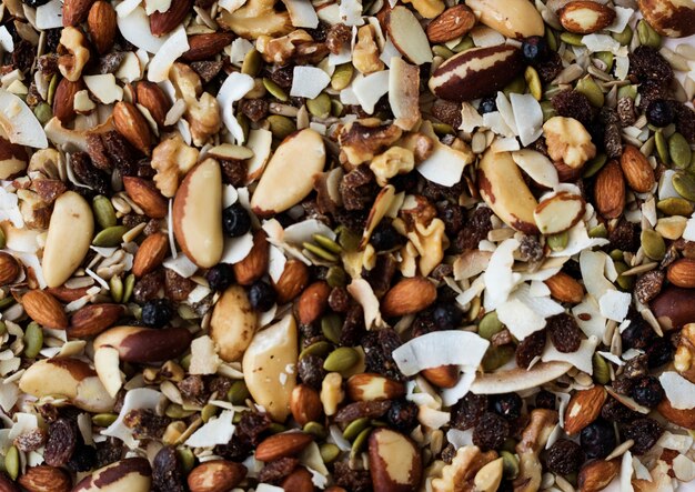 Mezcla de nueces con Rasins como merienda saludable