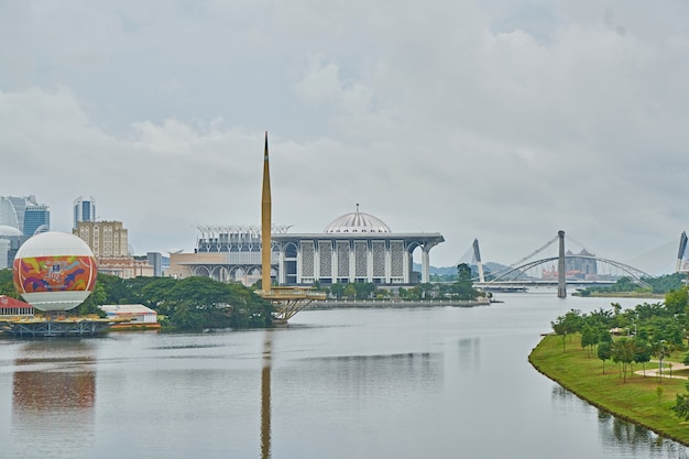 Foto gratuita mezquita de la arquitectura río religión musulmana