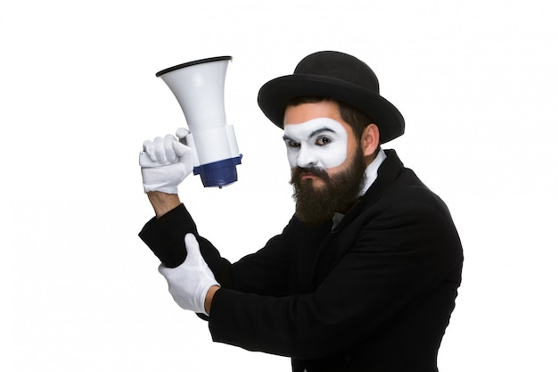 Mime como hombre de negocios con un megáfono