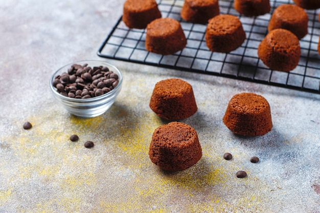 Mini tartas de chocolate.