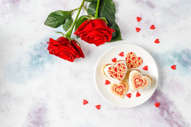 Mini tartas en forma de corazón para San Valentín.