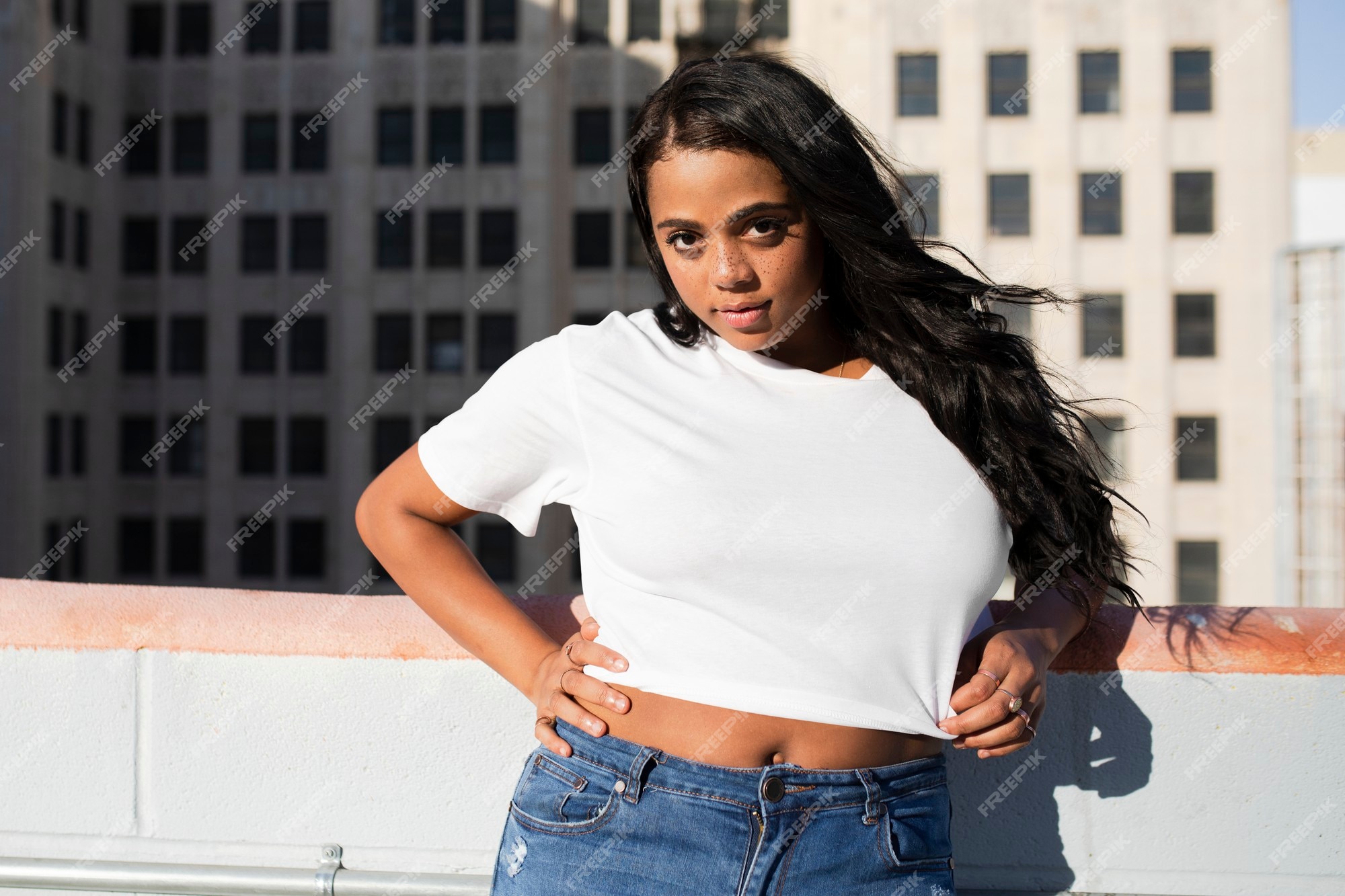 Saturar carne Grave Minimal white crop top ropa de estilo callejero de talla grande para mujer | Foto Gratis Saturar carne Grave Minimal white crop top ropa de estilo callejero de talla grande para mujer | Foto Gratis