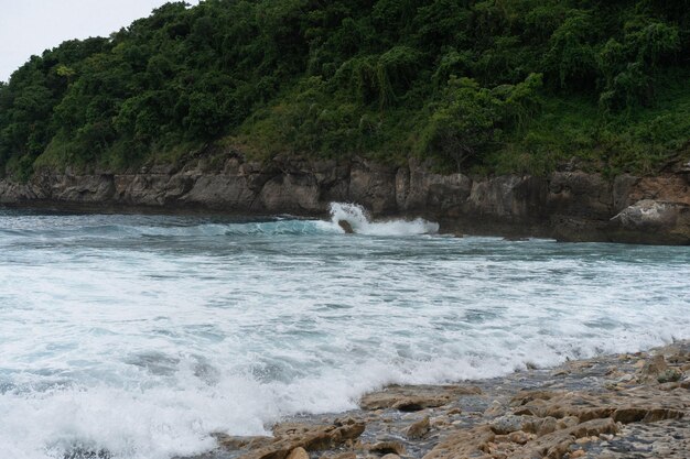 Mirador de la playa de Atuh en Nusa Penida, Indonesia